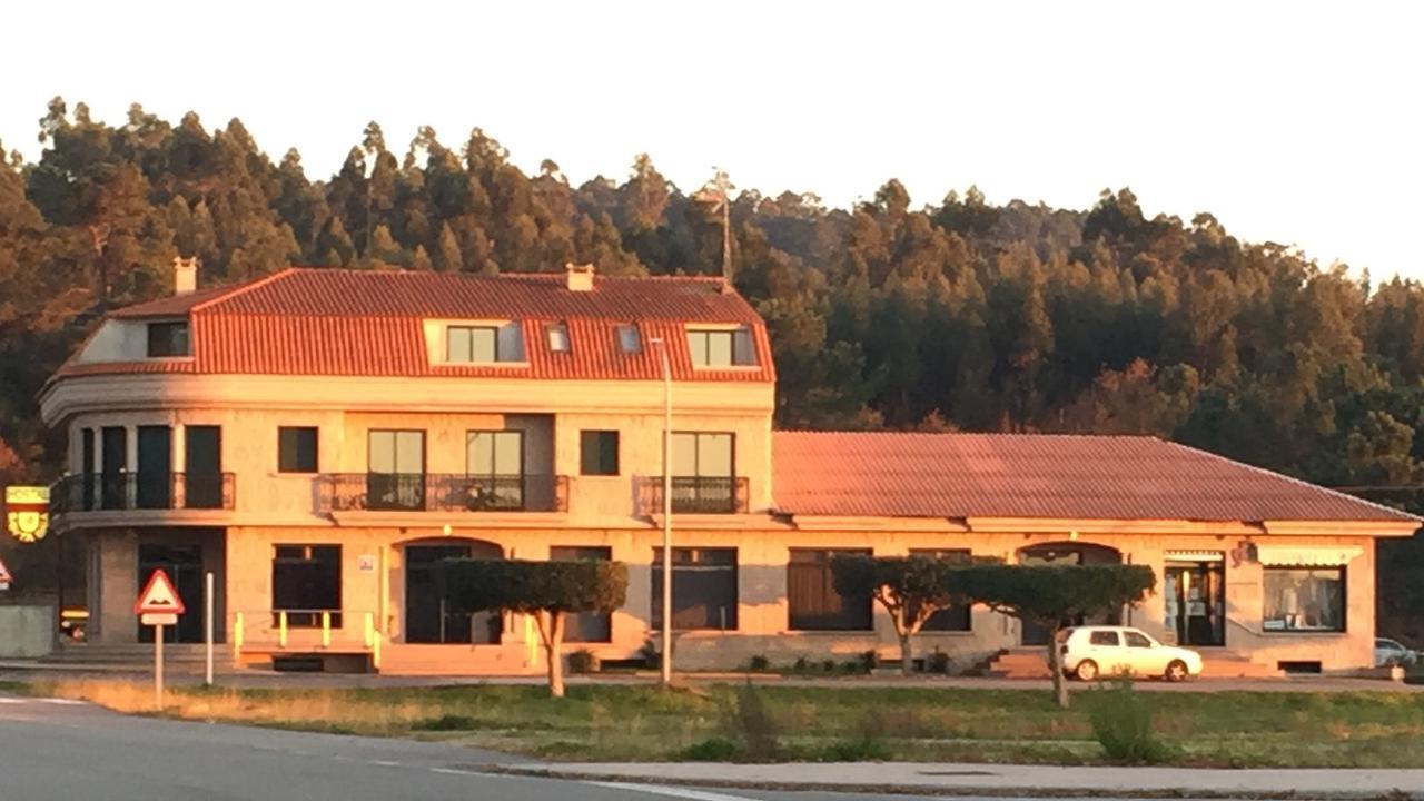Hostal Santa Baia Ribadumia Bagian luar foto